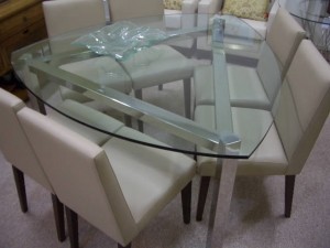 mesa-jantar-inox-tampo-vidro-triangular